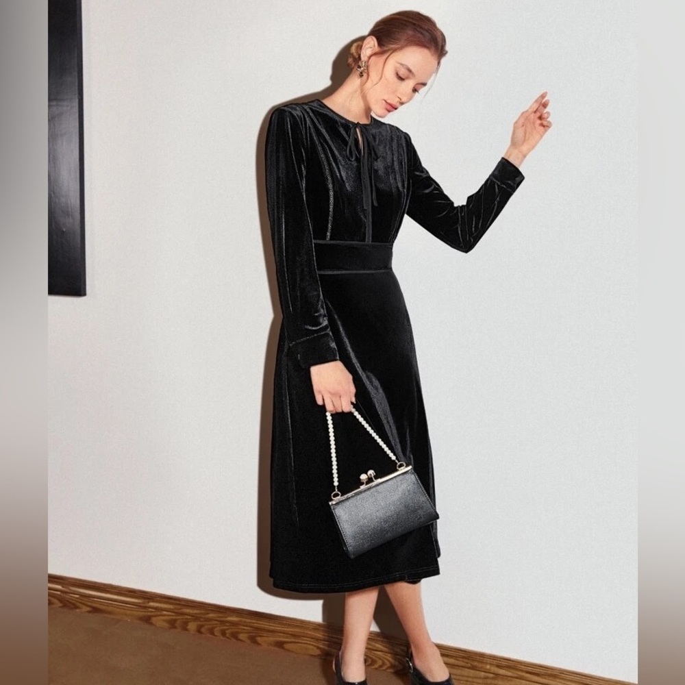 MOTF | velvet black long sleeve midi dress - Picture 3 of 6